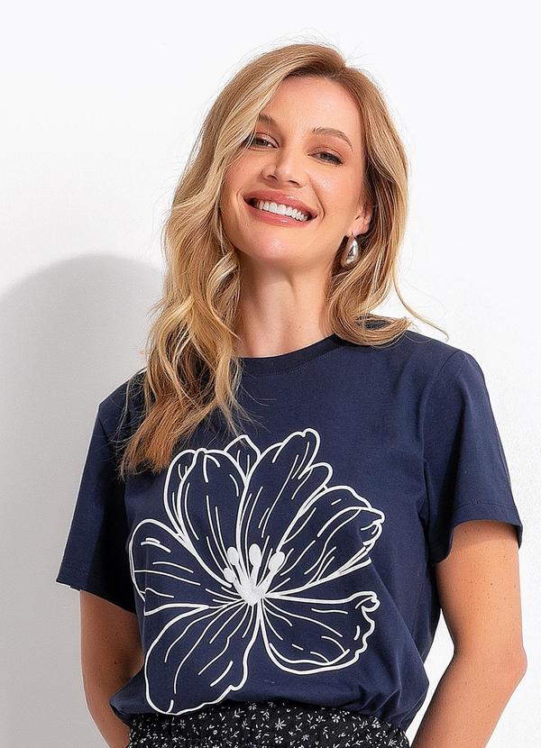 Blusa (Flor Branca em Relevo) em Malha de Algod�o