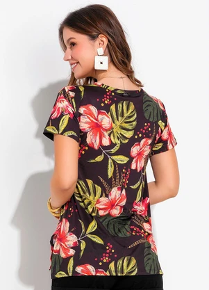Quintess - Blusa Floral Fundo Preto em Malha Fria - QUINTESS