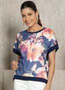Blusa Floral Marinho Soltinha com Estampa Frontal