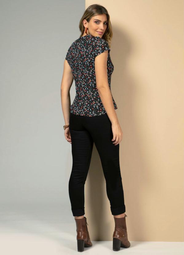 Quintess - Blusa Floral Preto com Detalhe para Amarrar 4