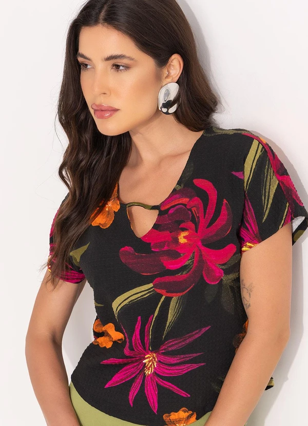 Quintess - Blusa Floral Preto em Malha de Viscose 4