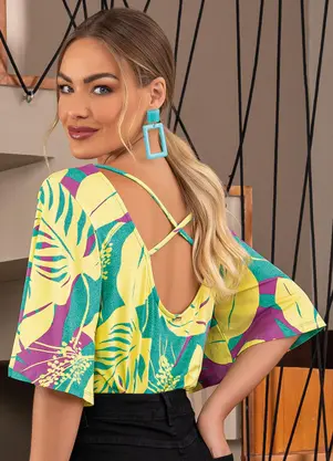 Quintess - Blusa Floral Vibrante em Malha de Viscose - QUINTESS