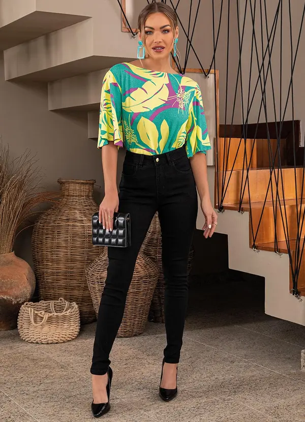 Quintess - Blusa Floral Vibrante em Malha de Viscose 5