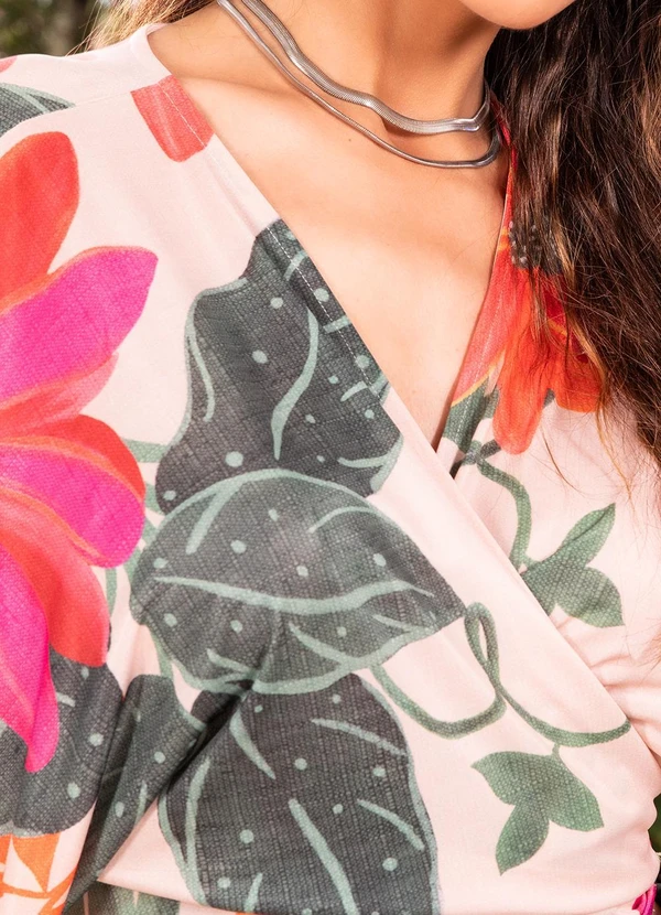 Quintess - Blusa Floral Vibrante em Malha Fria 7