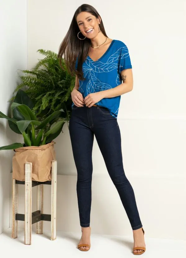 Quintess - Blusa Folhas Azul com Decote V e Bolso 2