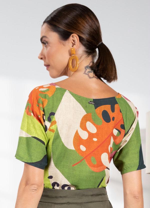 Quintess - Blusa Folhas Coloridas em Viscose Plana 2
