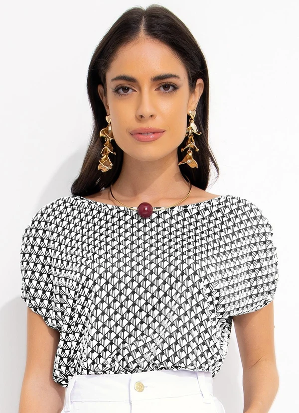 Quintess - Blusa Geométrica P&B com Ombros Franzidos