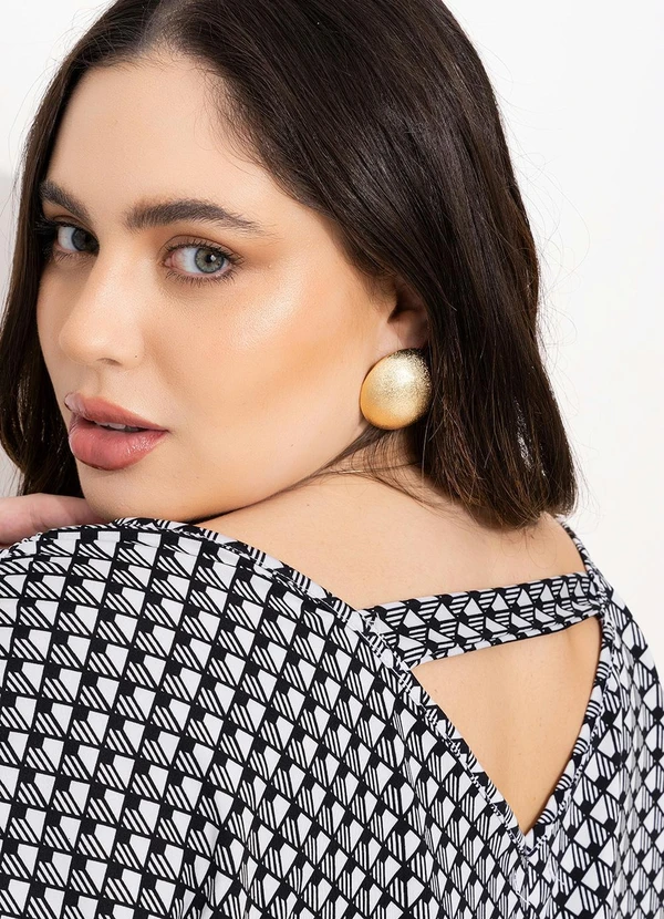 Quintess - Blusa Geométrica P&B com Ombros Franzidos 12