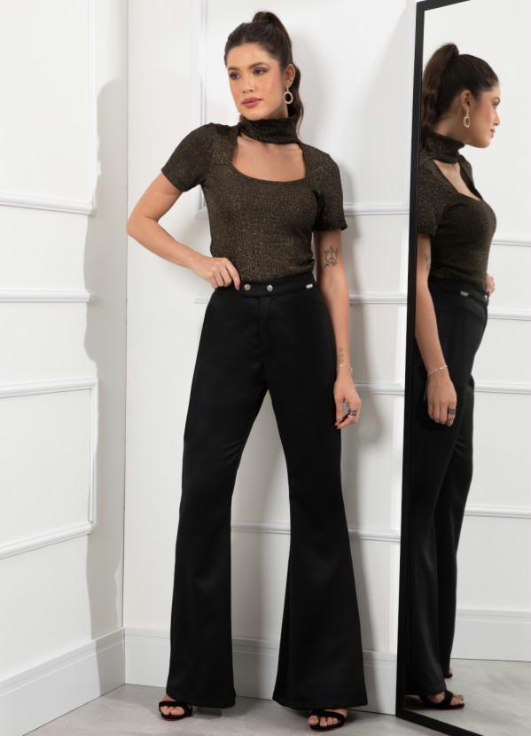 Quintess - Blusa Gola Alta com Vazado Preta com Brilho 2