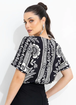 Farm - Blusa Jardim Romance Preto - FARM