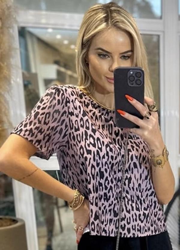 Outlet - Blusa Lindsay Manga Curta Lavanda
