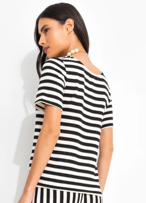 Quintess - Blusa Listrado Preto e Branco em Malha Tricô - QUINTESS