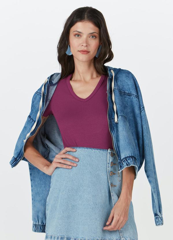 Malwee - Blusa Malha Canelada de Viscose Gola V Roxo 3