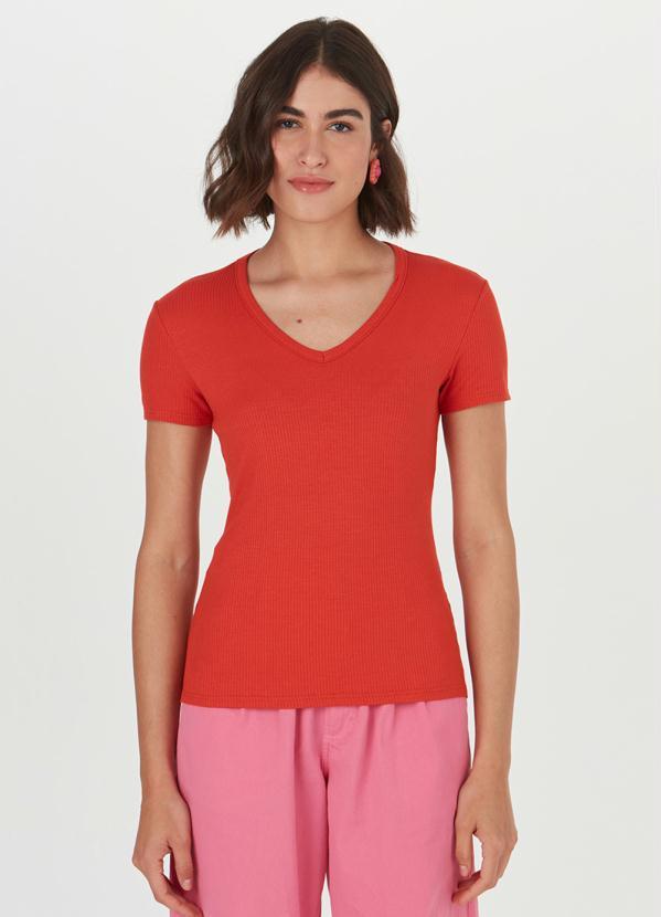 Malwee - Blusa Malha Canelada de Viscose Gola V Vermelho 4