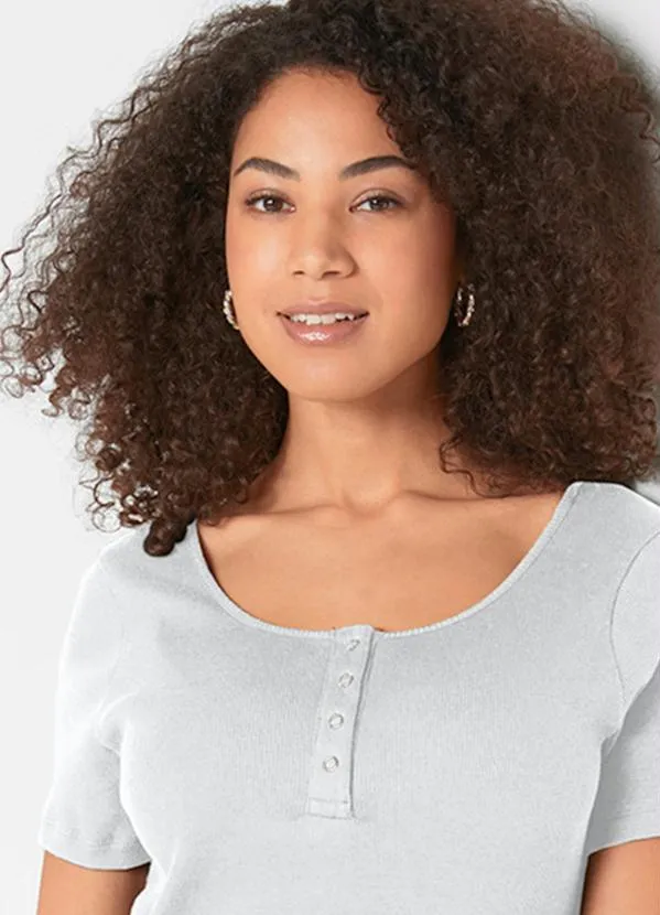 bonprix - Blusa Manga Curta com Peitilho Branca 3