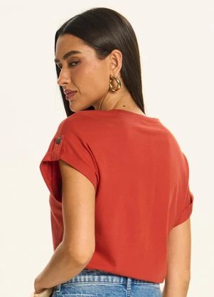 Doce Trama - Blusa Manga Dobrada e Botão Decorativo Laranja - DOCE TRAMA