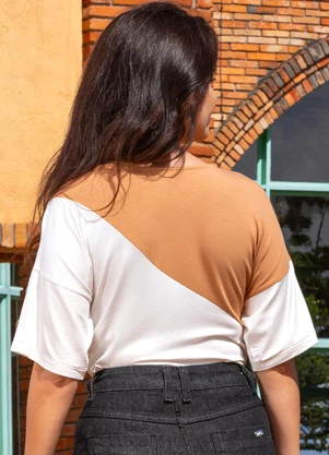 Quintess - Blusa Marrom Amendoado em Malha de Viscose - QUINTESS