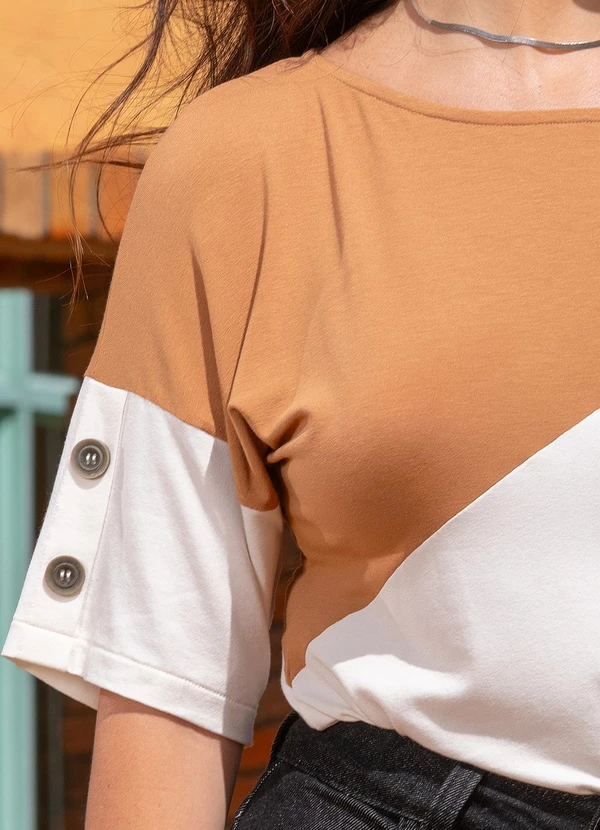 Quintess - Blusa Marrom Amendoado em Malha de Viscose