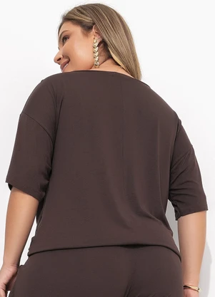 Quintess - Blusa Marrom em Malha de Viscose com Detalhe de Nó Frontal - QUINTESS
