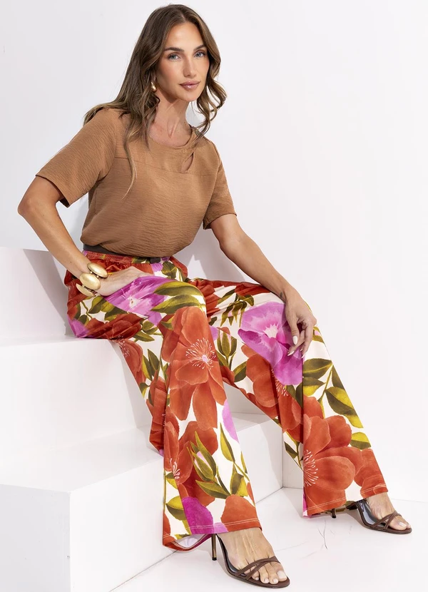 Quintess - Blusa em Crepe Mostarda com Decote Assimétrico e Botão Decorativo 9