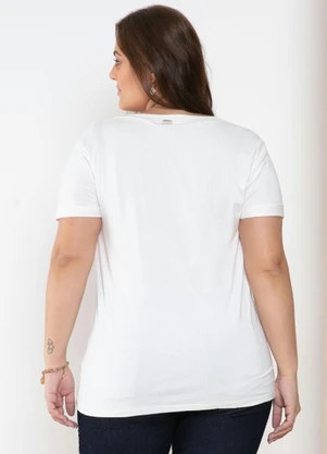 Quintess - Blusa Off White com Decote V e Bolso Frontal - QUINTESS