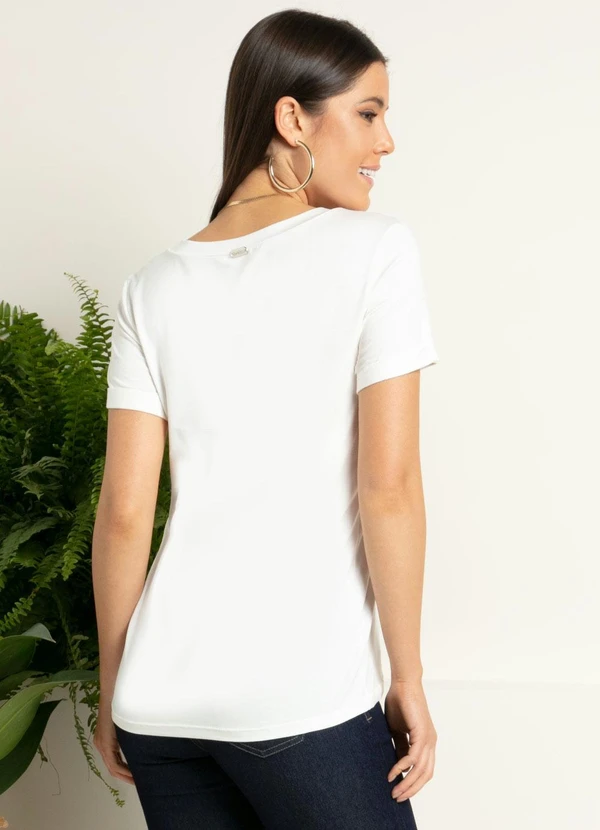 Quintess - Blusa Off White com Decote V e Bolso Frontal 10