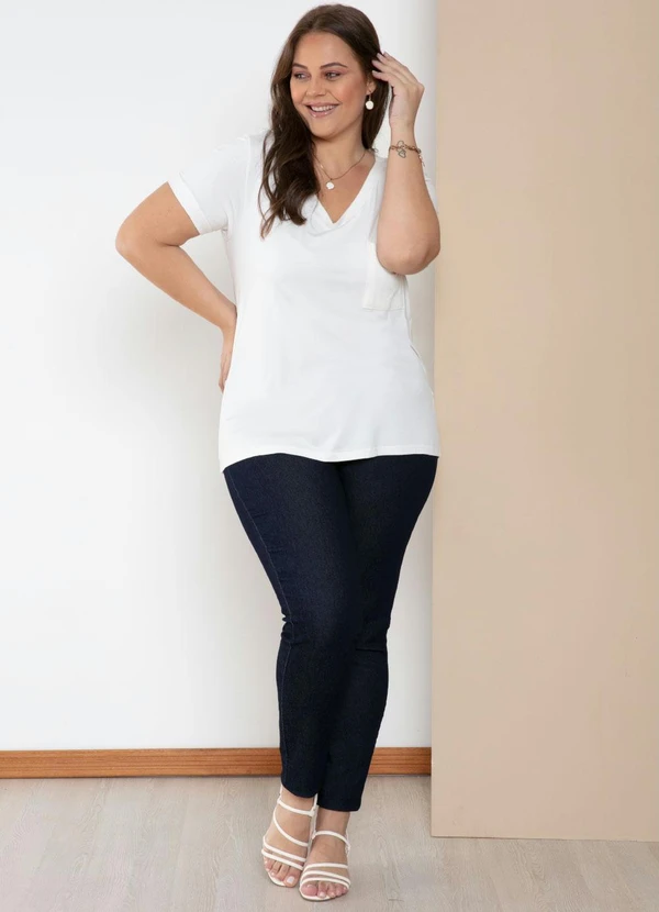 Quintess - Blusa Off White com Decote V e Bolso Frontal 15