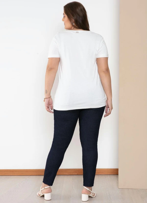 Quintess - Blusa Off White com Decote V e Bolso Frontal 16