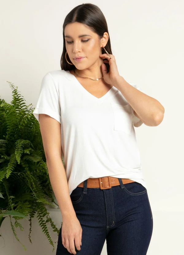 Quintess - Blusa Off White com Decote V e Bolso Frontal 9