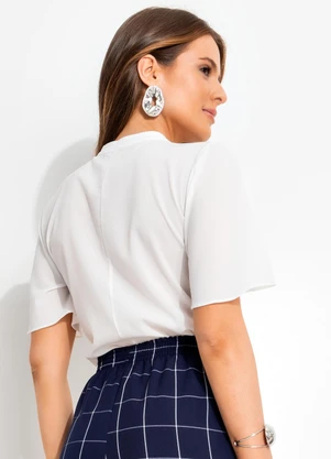 Quintess - Blusa Off White em Crepe Plano - QUINTESS