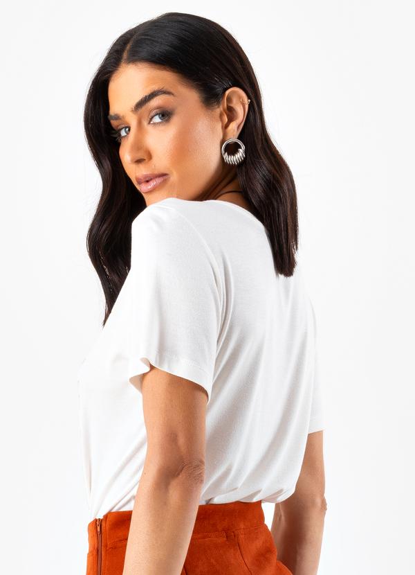 Quintess - Blusa Off White em Malha de Viscose Creponada 2