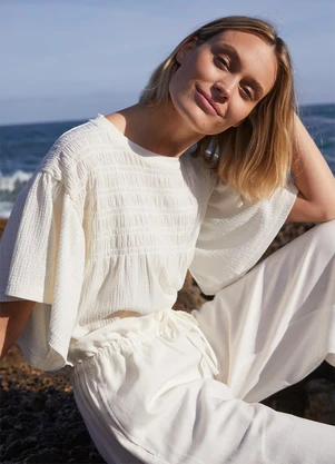 bonprix - Blusa Off White em Malha  Favo de Poliéster - BONPRIX