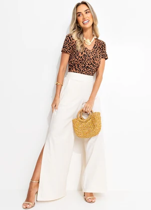 Quintess - Blusa Onça Marrom com Decote V e Bolso - QUINTESS