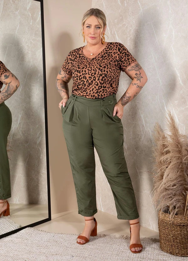 Quintess - Blusa Onça Marrom com Decote V e Bolso 10