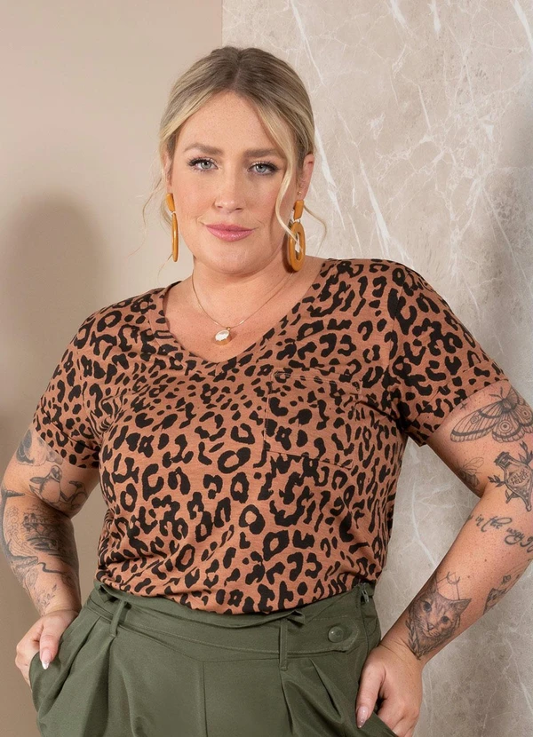 Quintess - Blusa Onça Marrom com Decote V e Bolso 8