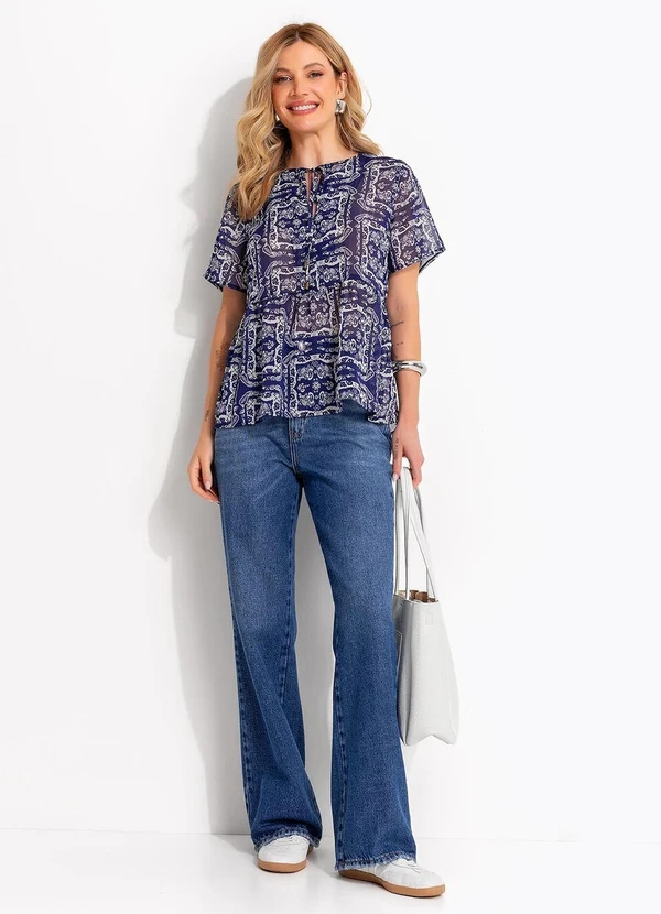 Quintess - Blusa Paisley Azul em Chiffon com Amarração e Estilo Boho 3