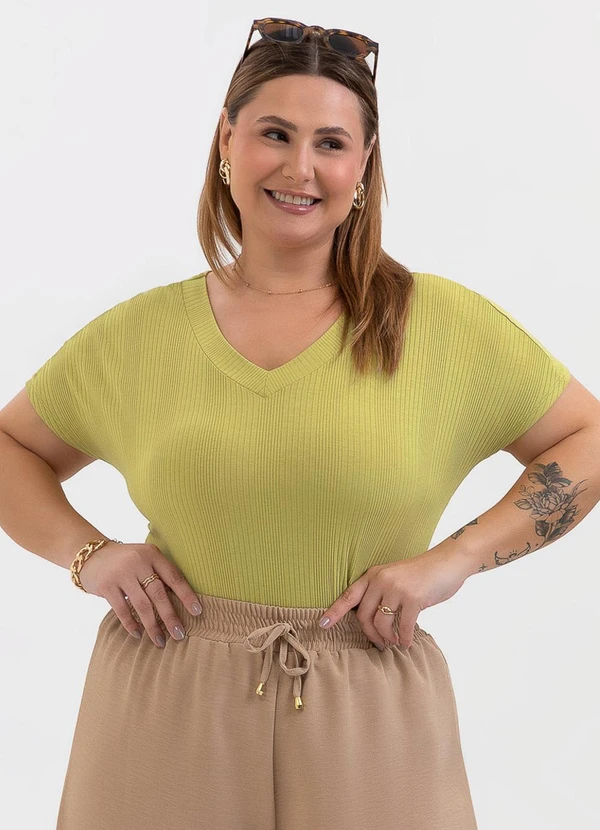Habana - Blusa Plus Size com Decote V Canelada Verde
