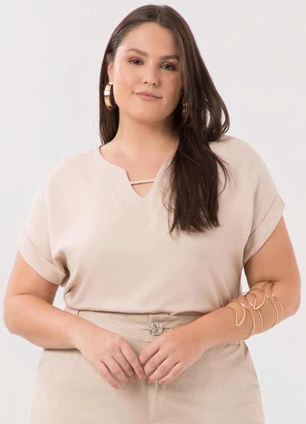 Lunender Mais Mulher - Blusa Plus Size com Mangas Curtas Dobradas Bege