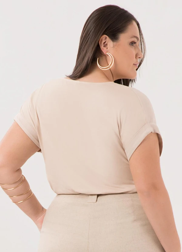 Lunender Mais Mulher - Blusa Plus Size com Mangas Curtas Dobradas Bege 2