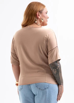 Cativa - Blusa Plus Size em Viscose com Elastano Marrom - CATIVA