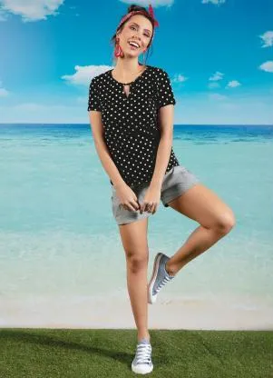 Moda Pop - Blusa Poá Preta Manga Curta com Gota na Frente - MODA POP