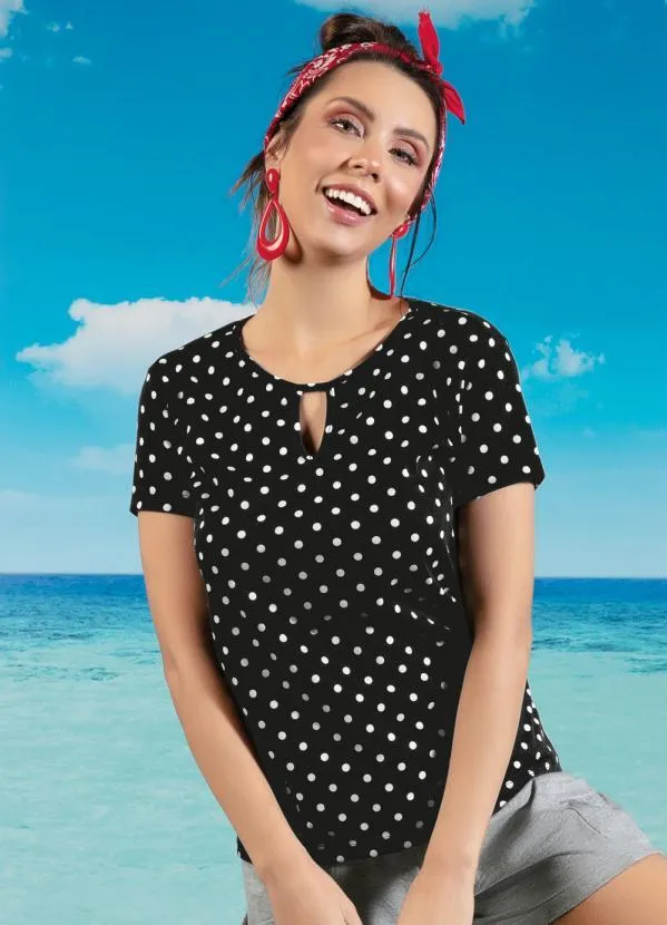 Moda Pop - Blusa Poá Preta Manga Curta com Gota na Frente