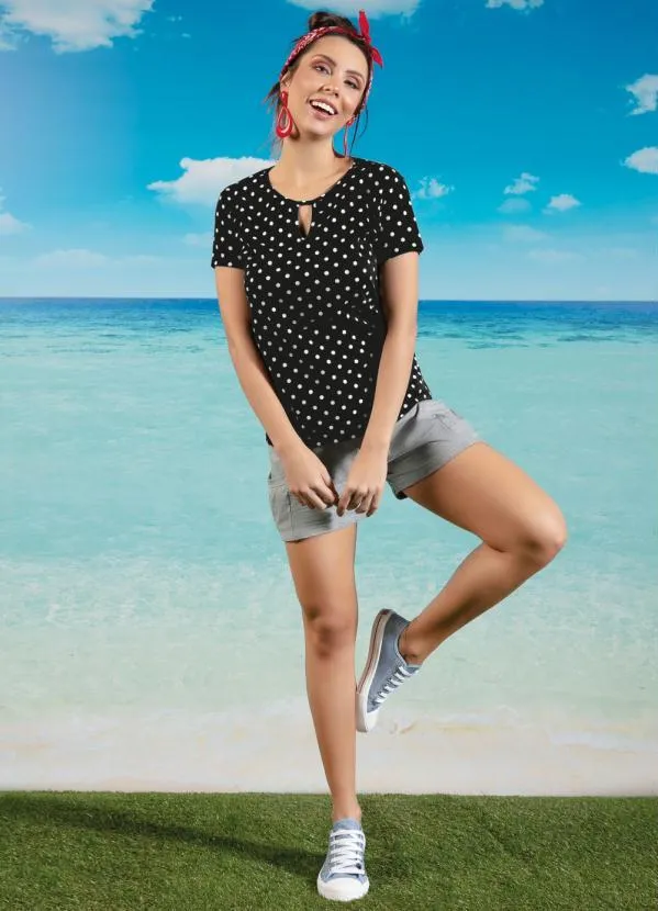 Moda Pop - Blusa Poá Preta Manga Curta com Gota na Frente 2