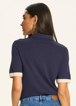Doce Trama - Blusa Polo com Detalhes Contrastantes Azul - DOCE TRAMA
