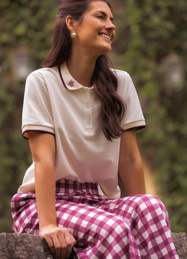 Blusa Polo Off White em Malha Piquet