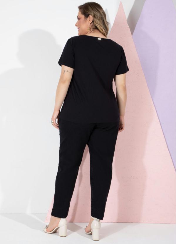 Quintess - Blusa Preta Bom Bordado Frente 3