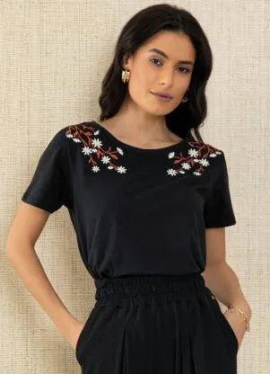 Quintess - Blusa Preta com Bordado em Ramos - QUINTESS