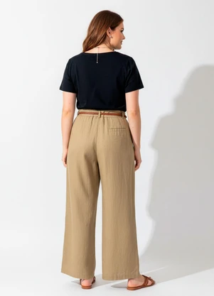 Quintess - Blusa Preta com Bordado em Ramos - QUINTESS