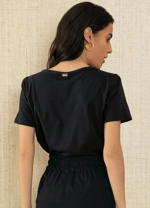 Quintess - Blusa Preta com Bordado em Ramos - QUINTESS