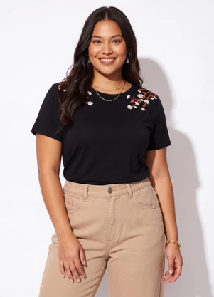 Quintess - Blusa Preta com Bordado em Ramos - QUINTESS